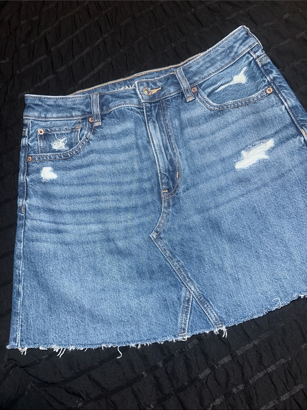 American Eagle sz 8  Blue Distressed Denim Skirt NWOT